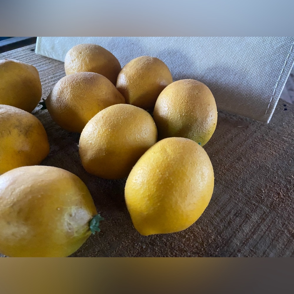 💫 9 Faux Lemons - Picture 3 of 4